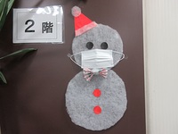 今年の雪だるまはマスク着用です。